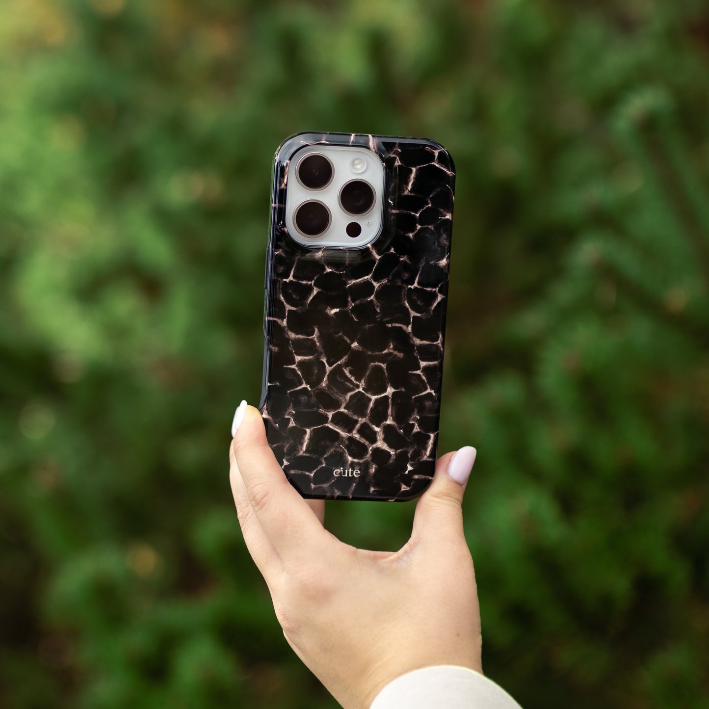 Wild Elegance Magsafe phone case