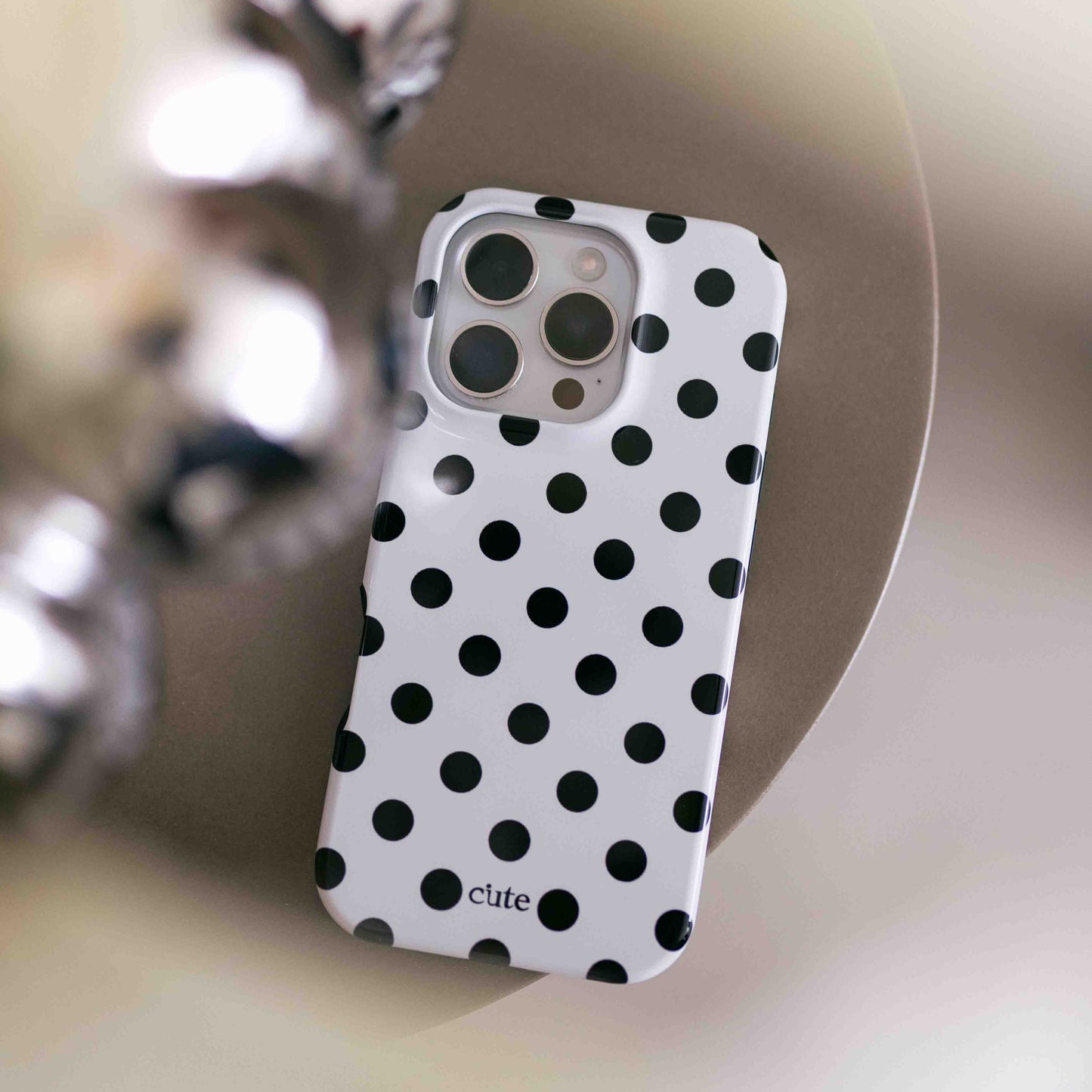 Trendy Dots Magsafe phone case