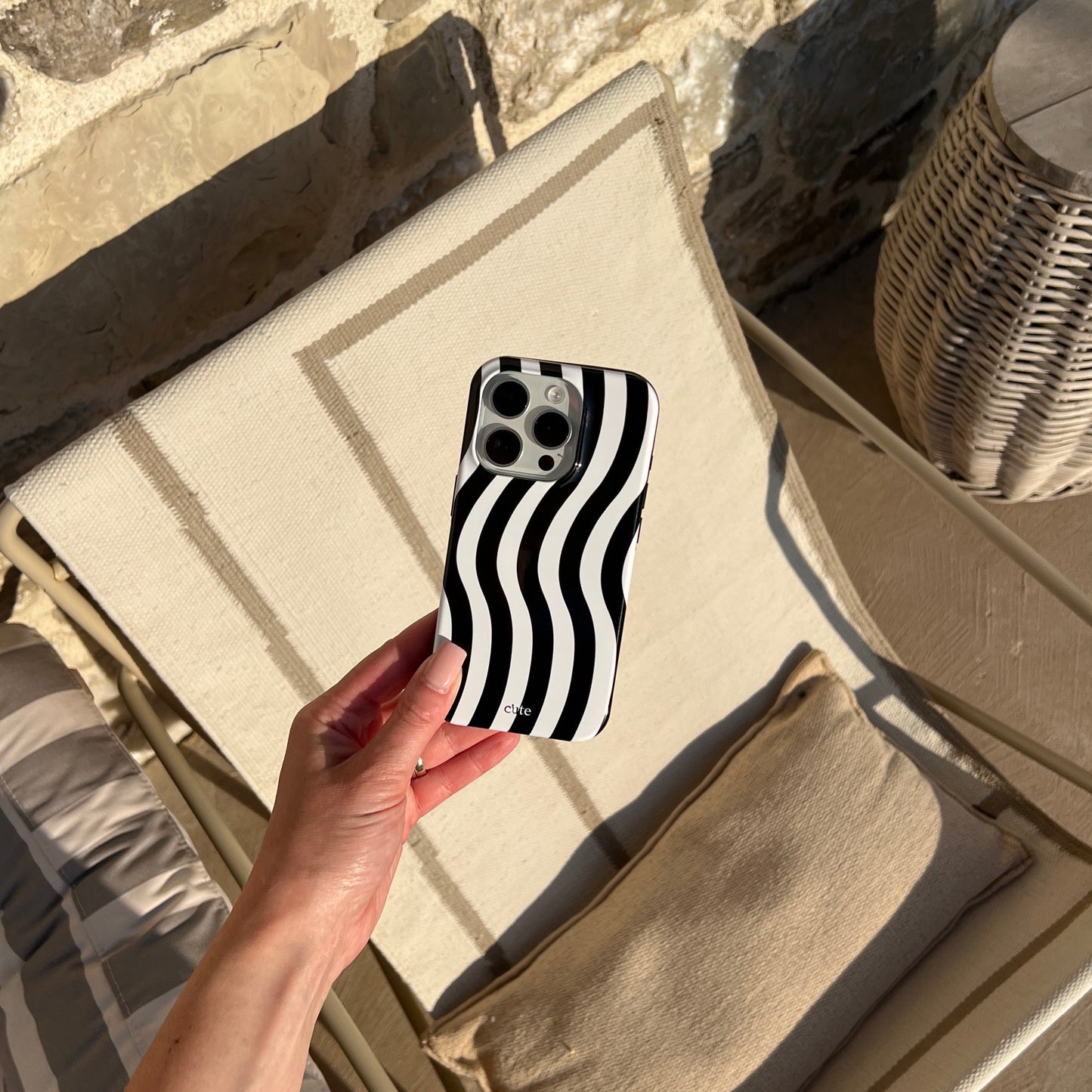 Noir Elegance Magsafe phone case