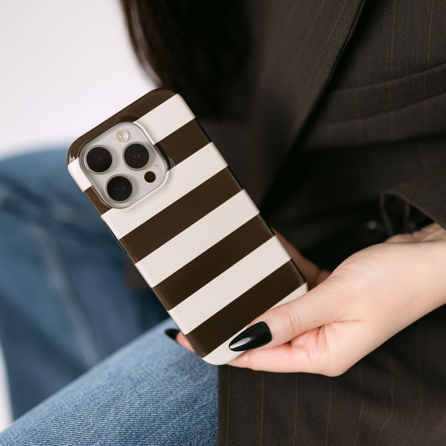 Ivory Lines Magsafe phone case